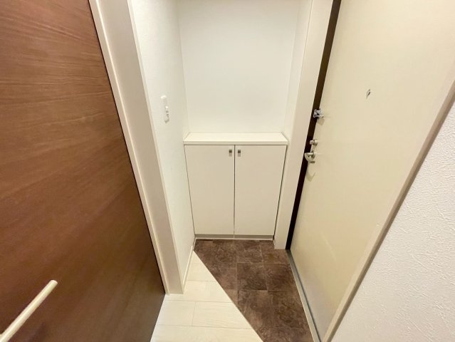 REPOS長瀬の玄関