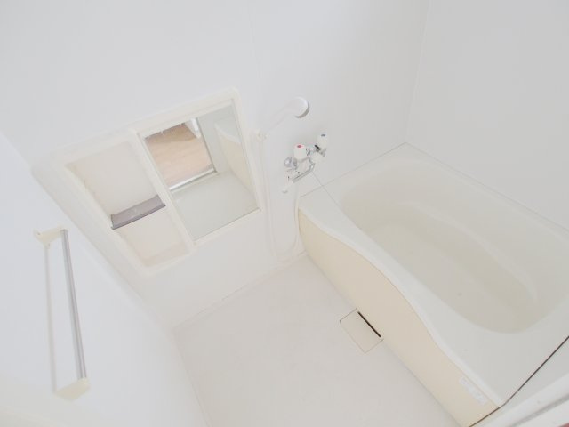 広島市安芸区矢野南４丁目のアパートの浴室