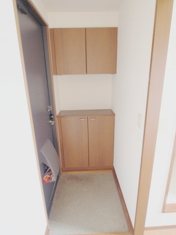 広島市安芸区矢野南４丁目のアパートの玄関