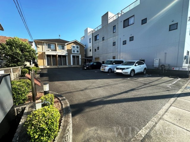 ローズマリーAの駐車場