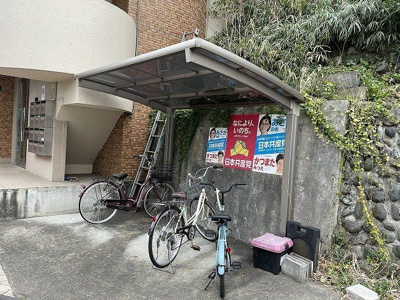 【その他共用部分】 | クレセント・Ｏ | 屋根付きの駐輪場で雨が降っても大切な自転車が濡れなくてすみますね♪荷物が重いときに自転車があれば助かりますね！