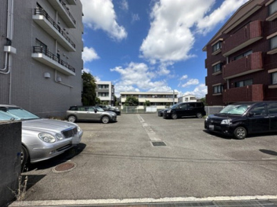 【駐車場】 | メルシーハイムⅡ | いつでも目の届く敷地内に駐車場があります♪荷物がかさばりがちなお買物にも、敷地内駐車場があると便利ですよね☆