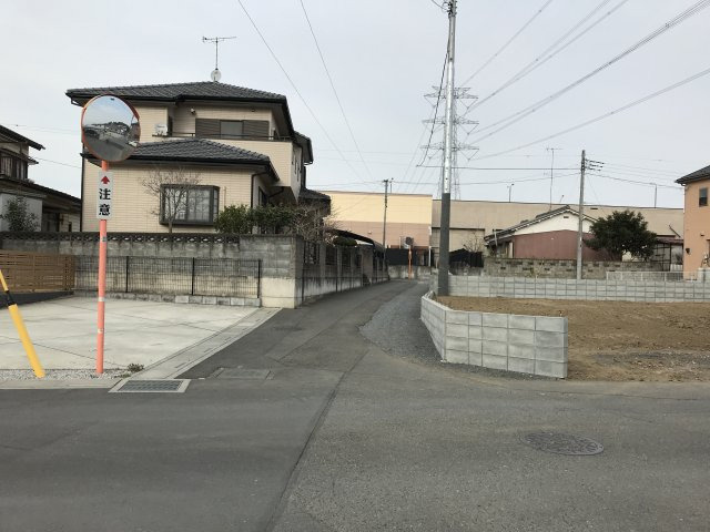 鴻巣市宮前の売地の前面道路含む現地写真|北西側道路