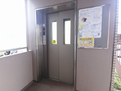 【その他共用部分】 | 保土ヶ谷パークハイツ | お買い物時やベビーカーの出し入れに便利なエレベーター付です。