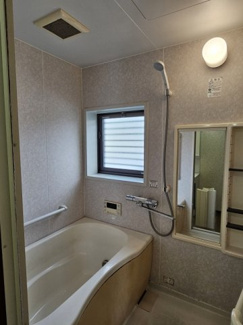 【浴室】 | グラン元町 | 窓の有るお風呂です