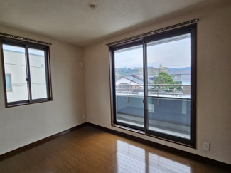 【子供部屋】 | グラン元町 | 窓が2面あるので明るいですね