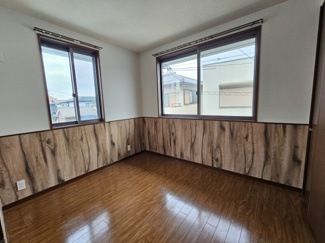 【洋室】 | グラン元町 | 4.6帖の洋室です。こちらも窓が2面あります