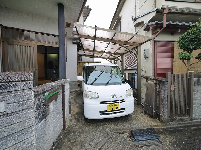 外川貸家の駐車場
