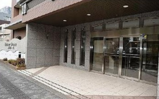 【エントランス】 | 周辺お買い物施設多数あり、生活施設も充実！