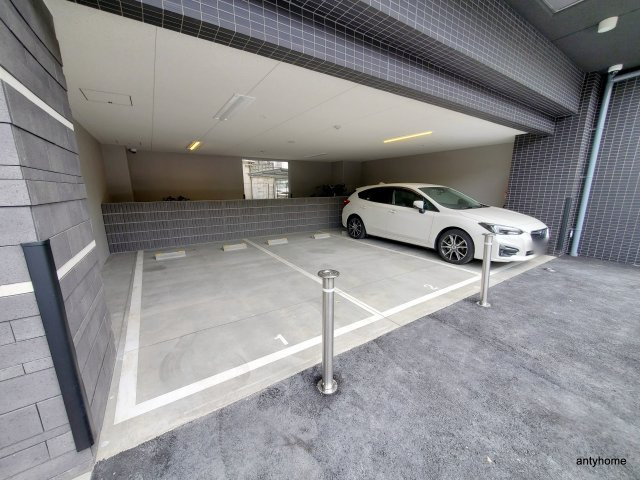 グランカリテ北梅田　仲介手数料無料の駐車場