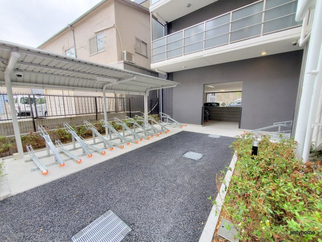 グランカリテ北梅田　仲介手数料無料の駐車場