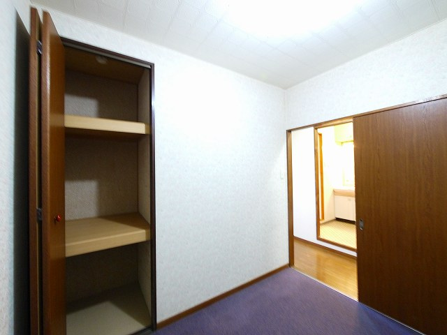 シャトー三島の洋室|使い勝手のいい洋室です