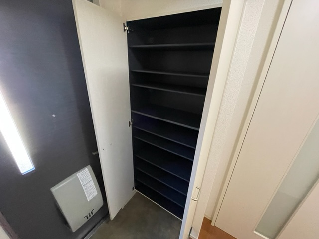 ヴァンデローズ　(vent des roses)　☆弊社管理物件☆の収納|便利な収納スペースです