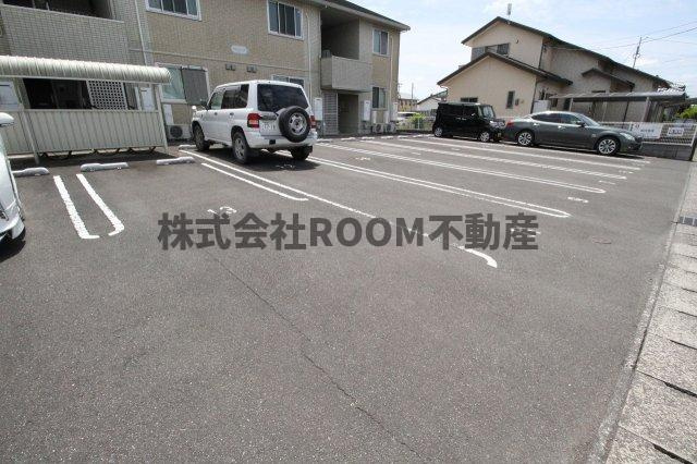 クレセントⅠの駐車場|駐車場に車を止められます