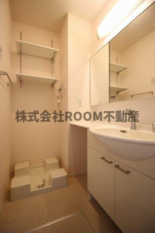 クレセントⅠの洗面所|ゆったりとスペースのある洗面所