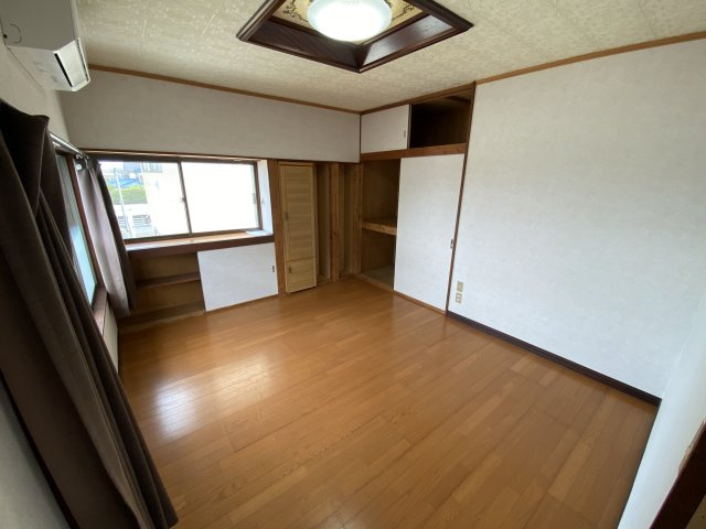 請西２丁目戸建の内装|2階洋室7帖（南西側）