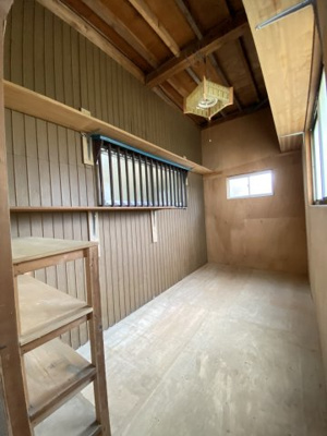 【設備】 | 請西２丁目戸建 | 1階奥物置収納スペース