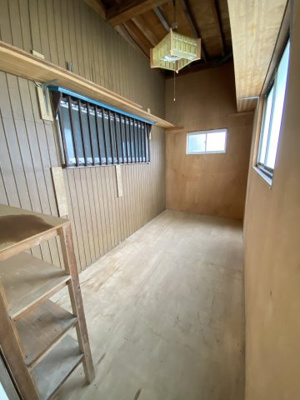 【設備】 | 請西２丁目戸建 | 1階奥物置収納スペース
