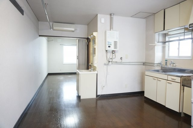 旭町スカイハイツの居間・リビング