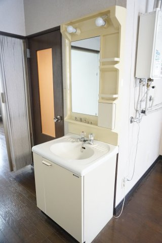 旭町スカイハイツの独立洗面台