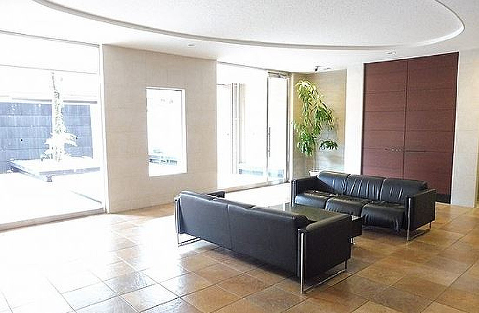 ランドゥール城南の杜【10,000円キャッシュバック対象物件】のエントランス|清潔なエントランスです