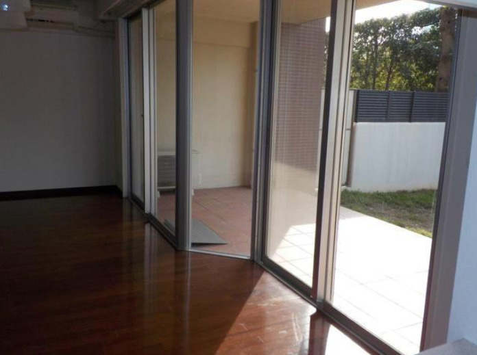 ランドゥール城南の杜【10,000円キャッシュバック対象物件】の居間・リビング|ゆったりとしたリビングです