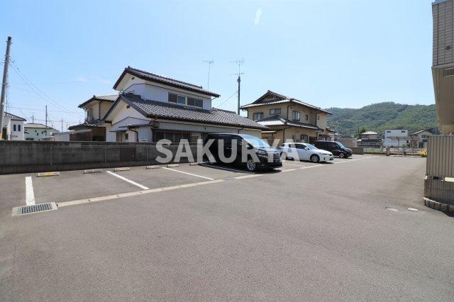 プリスカーサの駐車場|南側駐車場