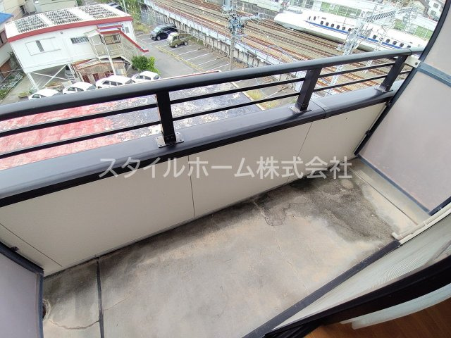 【バルコニー】 | 梅田ビル | 別部屋写真です。
