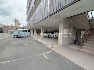 【駐車場】 | 梅田ビル | 駐車場です