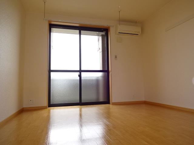 ケイ アスカの寝室|洋室