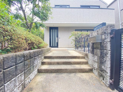 【エントランス】 | 豊中市緑丘３丁目貸家 | 毎日通るエントランスはこのようになっています