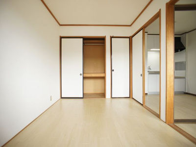 【収納】 | 塚原マンションA | 充実収納付きの北側洋間です♪