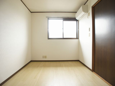 【寝室】 | 塚原マンションA | 清潔感のあるきれいな洋間です♪