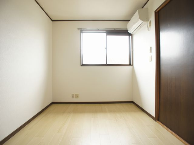 【寝室】 | 塚原マンションA | 清潔感のあるきれいな洋間です♪