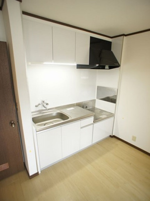 【キッチン】 | 塚原マンションA | 便利な吊戸棚が付いています♪