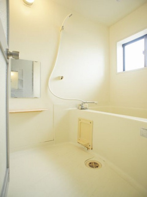 【浴室】 | 塚原マンションA | 換気のできる窓が付いています♪