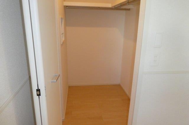 フローレスの収納|ウォークインクローゼット