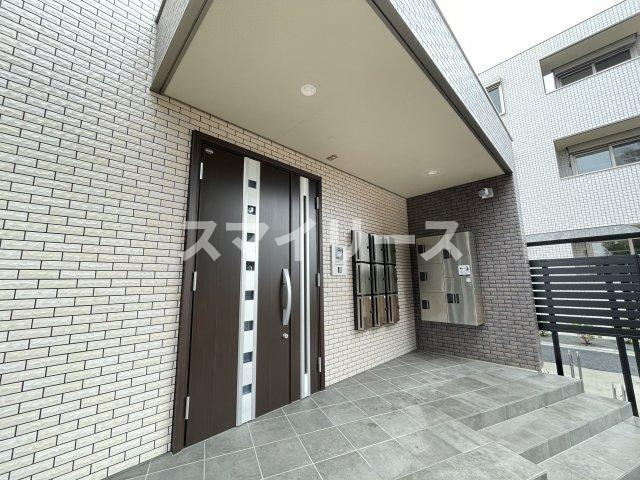 Y・ノヴェルB棟のエントランス