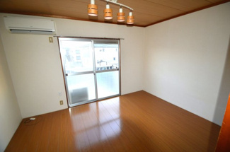 【居間・リビング】 | ピースコート泉が丘C