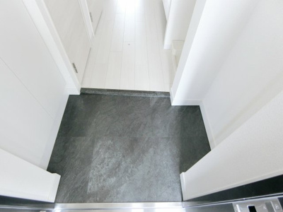 【玄関】 | ファステート神戸ハーバーランド | 収納もある玄関です