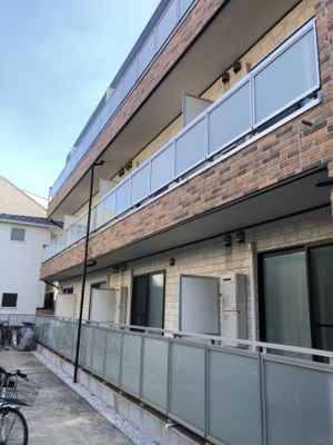 【外観】 | 大田区大森西　アパート | バルコニー前が非常に広々しているので日当たり良好です。