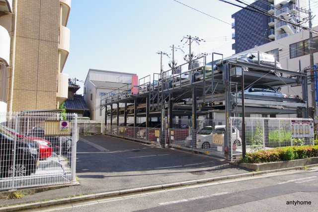 WGB江坂　仲介手数料無料の駐車場