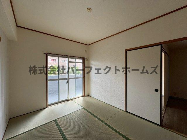 グランドヴィラ香里の和室|日本らしい落ち着いた雰囲気の和室です