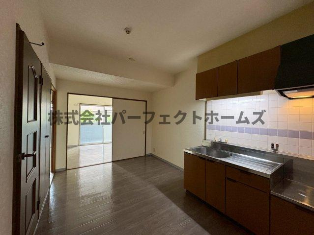 グランドヴィラ香里の居間・リビング|ゆったりとした居間です