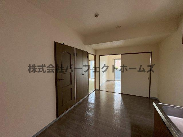 グランドヴィラ香里の居間・リビング|ゆったり過ごせる居間です