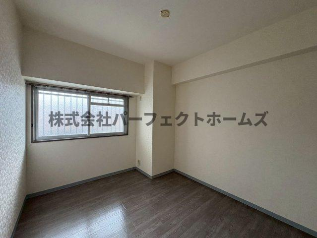 グランドヴィラ香里の洋室|落ち着いた色調の洋室です