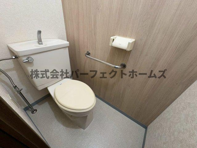 グランドヴィラ香里のトイレ|コンパクトで使いやすい洗面所