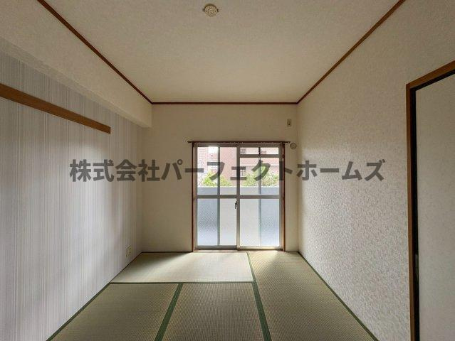 グランドヴィラ香里の和室|い草の香りが落ち着く素敵な和室です