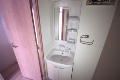 【独立洗面台】 | ワールドアイ神戸湊町 | 使いやすい独立洗面台です