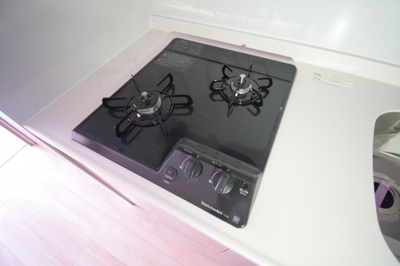 【キッチン】 | ワールドアイ神戸湊町 | 二口コンロ